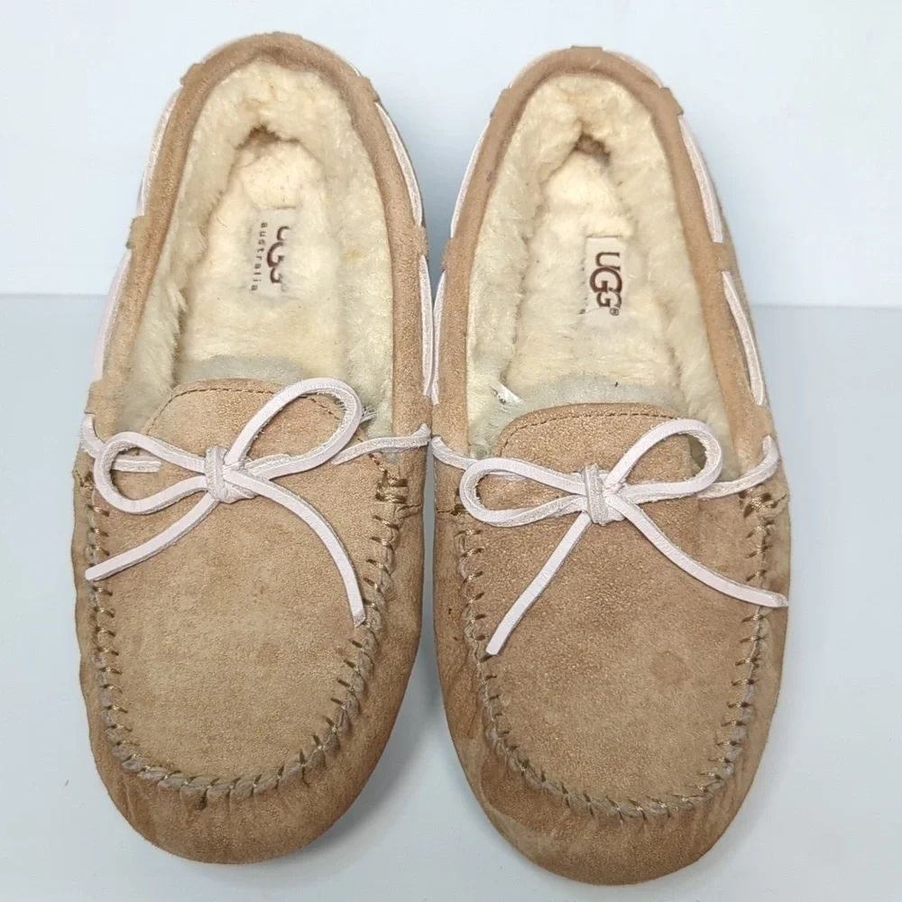 UGG Dakota suede sheepskin moccasin slippers woman's size 6 EU 37
